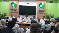 Direktur Utama Perusahaan Umum Daerah (Perumda) Pasar Joyoboyo Djauhari Luthfi saat memberikan penjelasan.