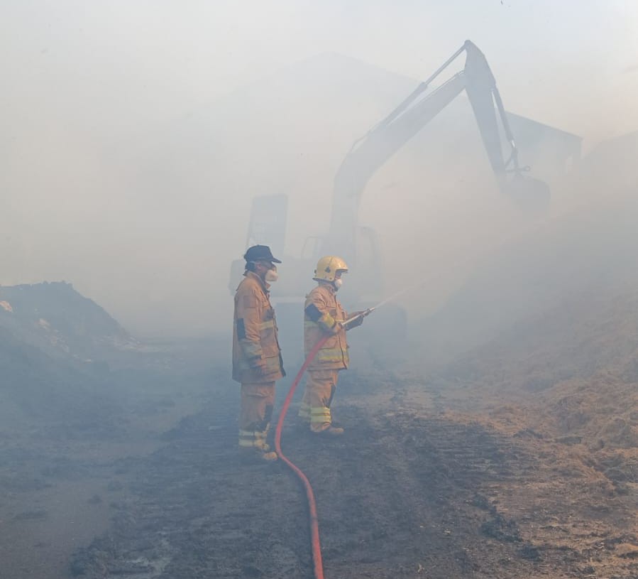 Kebakaran  terjadi lokasi sepah tebu milik PT. SGN di Dusun Ngrombeh Desa Jambean Kecamatan Kras Minggu petang.