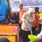 Gubernur Jawa Timur Khofifah Indar parawansa saat menyalurkan air bersih di desa Karangpatihan Kecamatan Pulung.