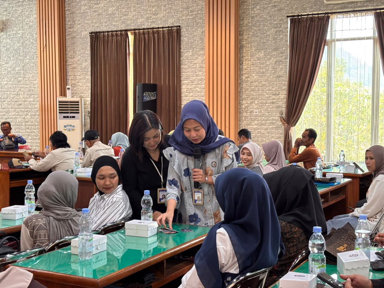Optimalisasi untuk menjadi BRILink agen dan penguatan pemberdayaan digital desa di gedung Bhawarasa Pendopo Kabupaten Trenggalek.
