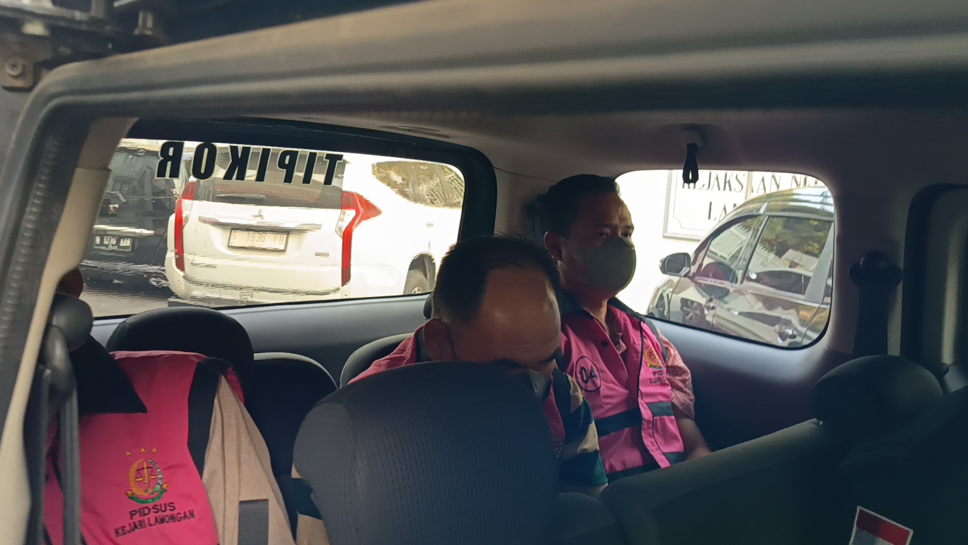 Tiga Tersangka Korupsi Tanah Negara Dusun Klayar Desa Sidokelar dijebloskan penjara ke Lapas Lamongan.