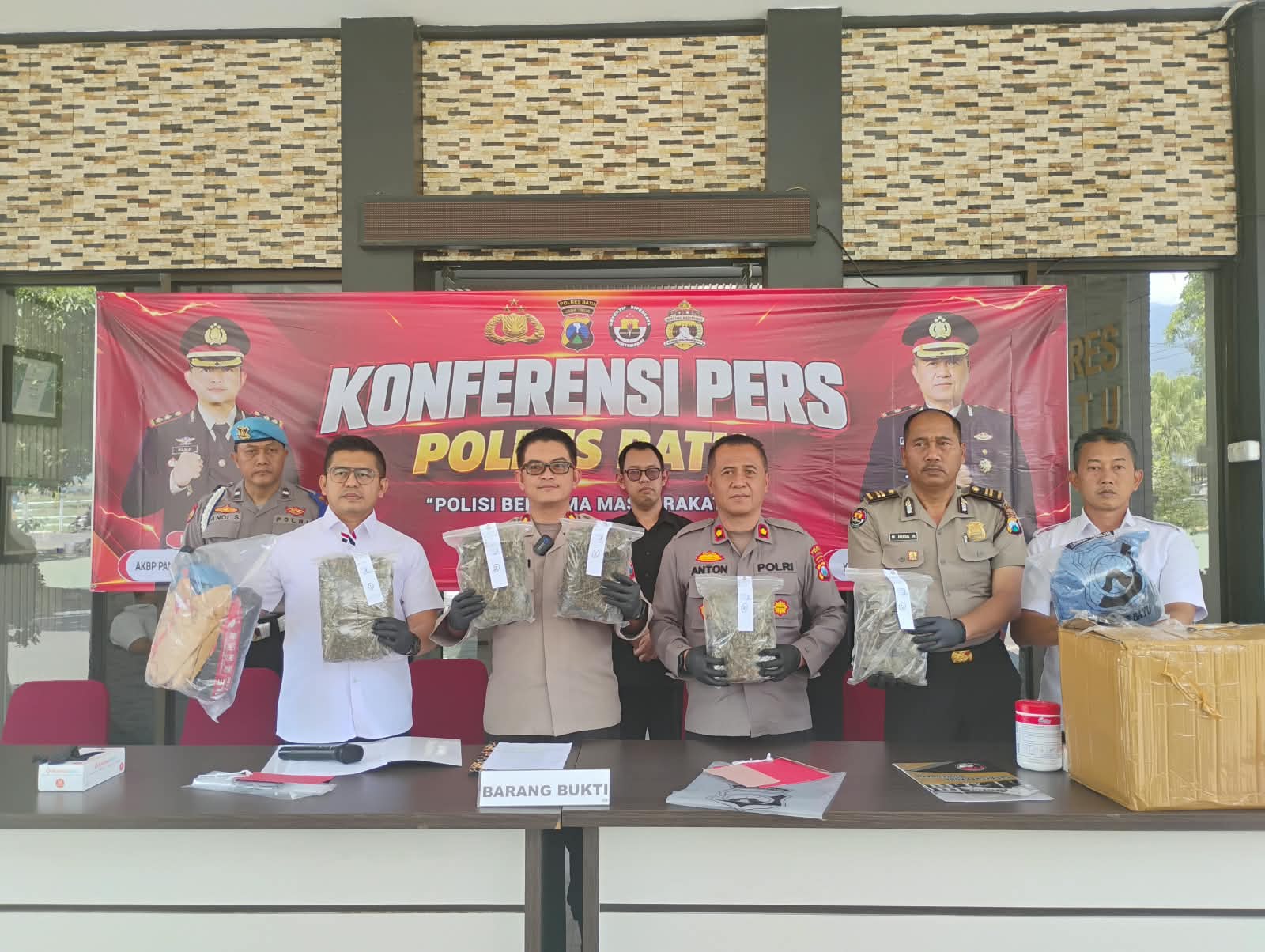 Pengedar ganja 5 kg warga Pujon ditangkap.
