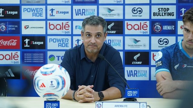 Marcos Santos tidak lagi menangani Arema FC.