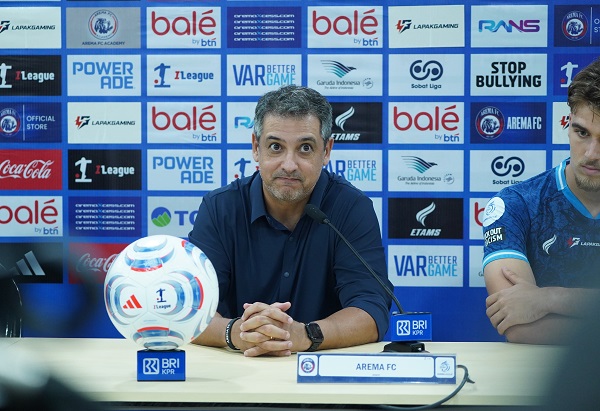 Marcos Santos tidak lagi menangani Arema FC.