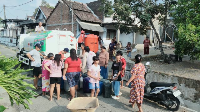 Tim PC LPBI NU Kabupaten Kediri suplay bersih di Desa Margomulyo dan Desa Puncu, Kecamatan Puncu.