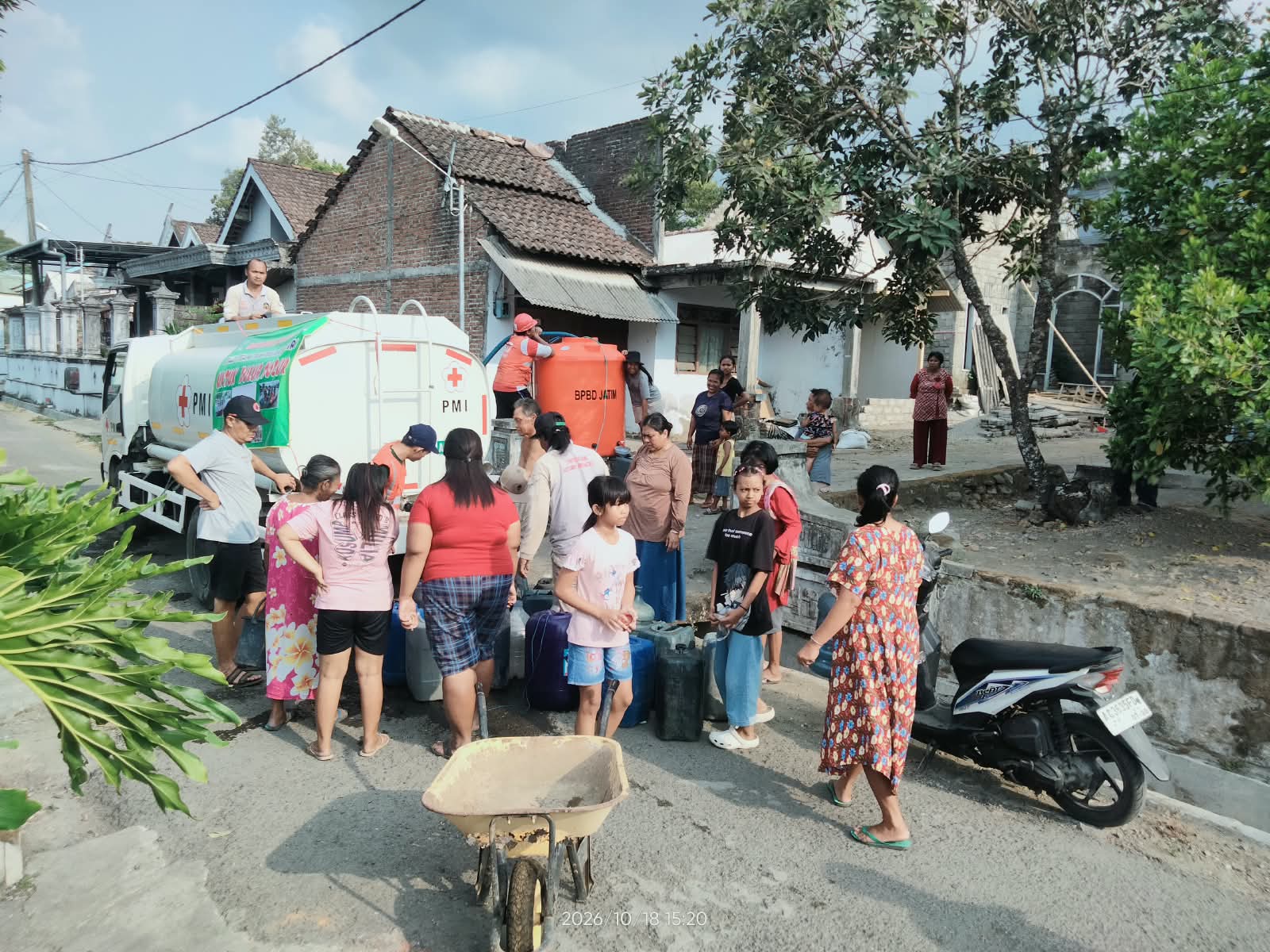 Tim PC LPBI NU Kabupaten Kediri suplay bersih di Desa Margomulyo dan Desa Puncu, Kecamatan Puncu.