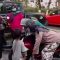 Korban saat ditemukan dipinggir jalan.
